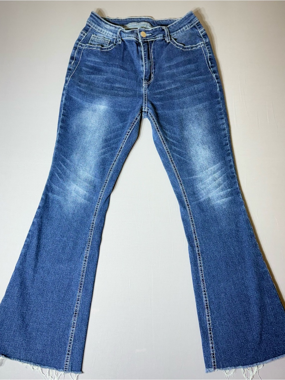 High Rise Flare Leg Jeans Frayed Hem
Flap Back Pockets Medium Wash